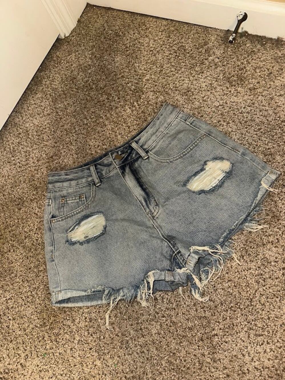 ROMWE Women’s Size 4 Distressed Denim Cutoff Shorts Light Wash Frayed